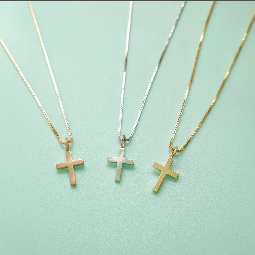 Minimal Cross Necklace