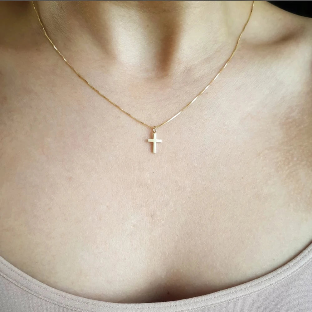Minimal Cross Necklace